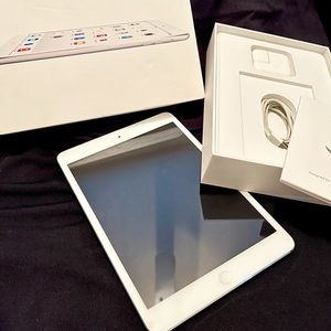 Apple iPad Mini 16GB w/ Adapter, Lightning Cable, Box & Papers. Excellent Cond.